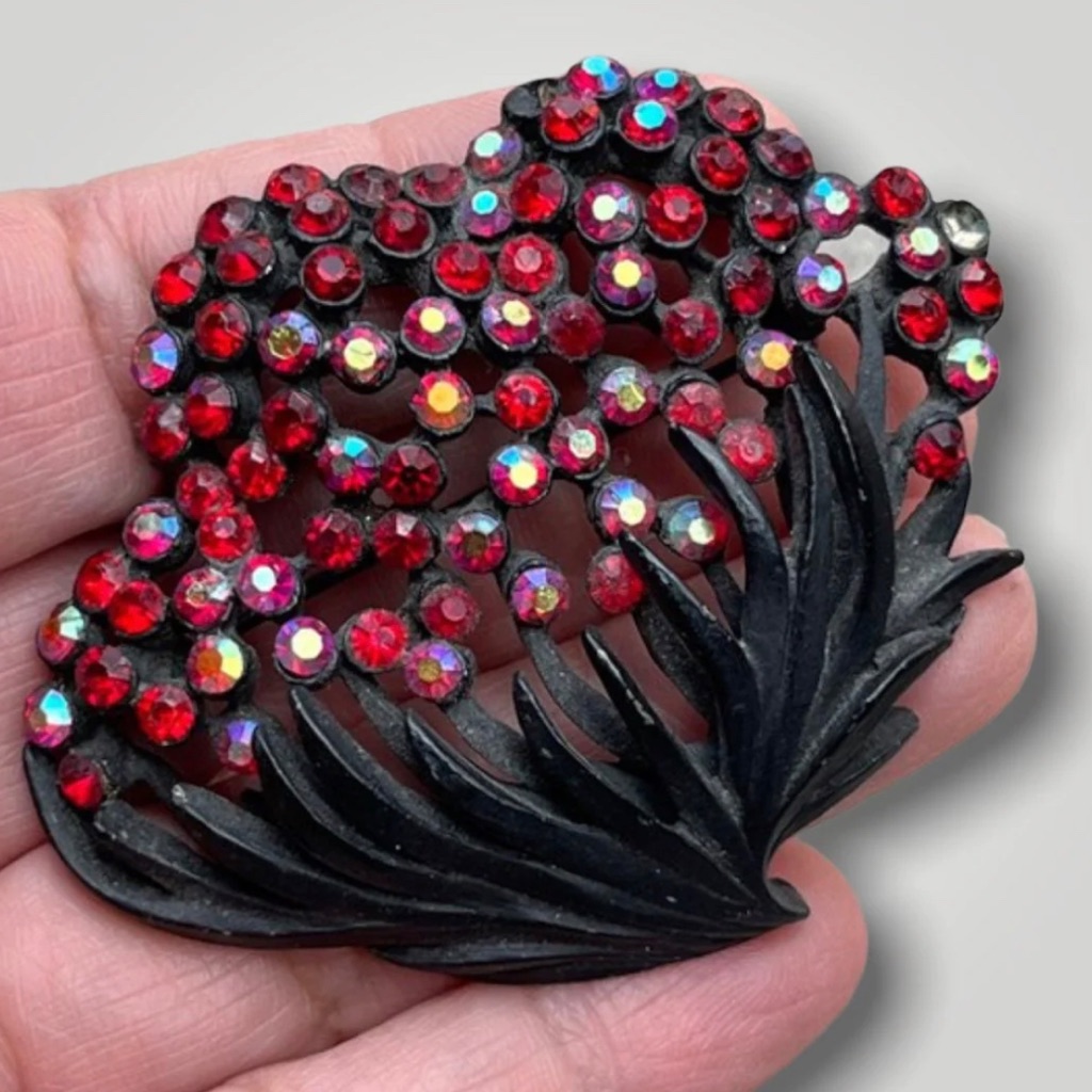 Beautiful Karu Arke Rhinestone BroochPin 35$